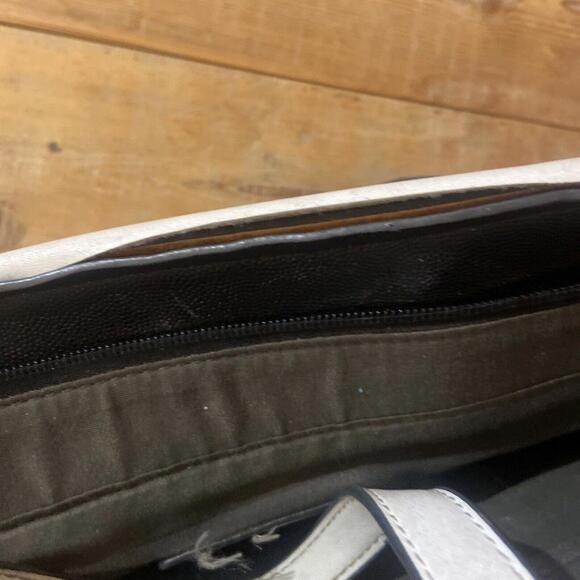 Adrienne Vittadini Black And White Handbag - Picture 5 of 9